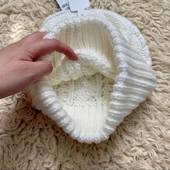 Michael Kors cream cable knit beanie NEW - Picture 4 of 4